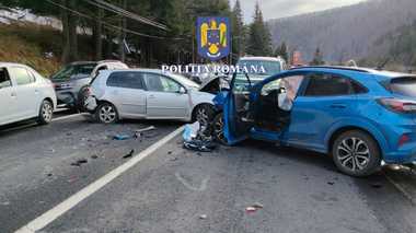 UPDATE - DN 1, blocat sâmbătă după-amiază, în staţiunea Predeal, în urma unui accident rutier / Circulaţia a fost reluată / Două persoane, la spital / Coloane de maşini, pe ambele sensuri de mers