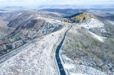 Primul tronson din drumul care va traversa Apusenii, cel mai scump drum judeţean din ţară, va fi inaugurat la 15 decembrie - FOTO