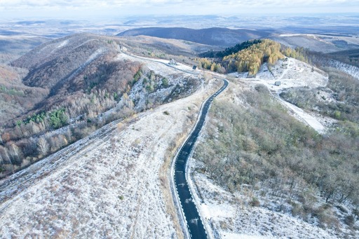 Primul tronson din drumul care va traversa Apusenii, cel mai scump drum judeţean din ţară, va fi inaugurat la 15 decembrie - FOTO