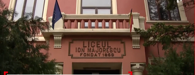 Mesaje împotriva şcolii şi a profesorilor, transmise în timpul unui concert la o petrecere organizată după Balul Bobocilor de la cel mai titrat liceu din Giurgiu. Conducerea şcolii face anchetă
