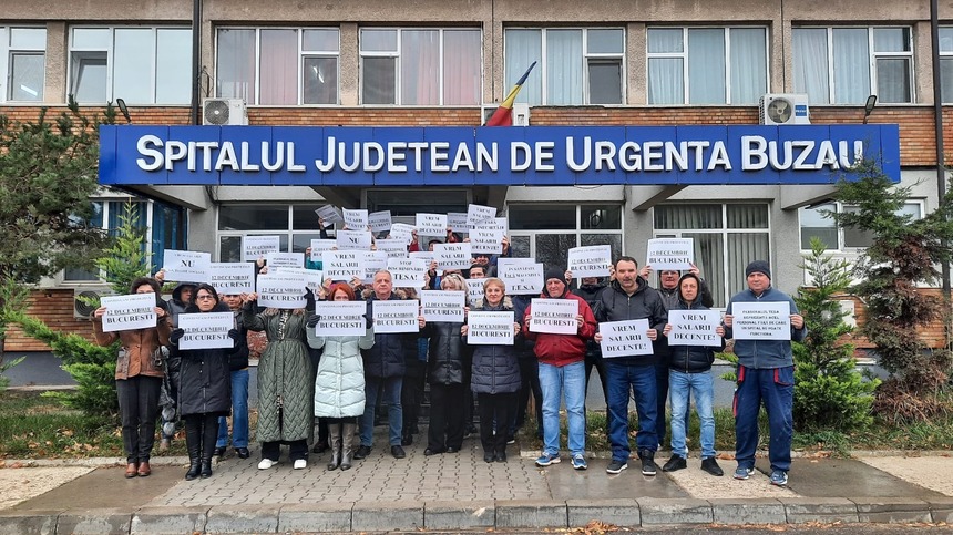 Nou protest al angajaţilor TESA în faţa Spitalului Judeţean de Urgenţă Buzău, nemulţumiţi de inechităţile salariale