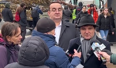 Nicuşor Dan afirmă că teatrele aflate în clădiri cu risc seismic vor continua să aibă spectacole în alte spaţii