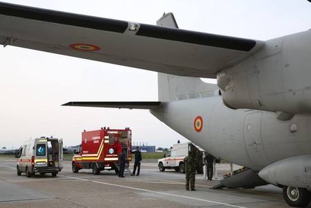 O aeronavă C-27 J Spartan a Forţelor Aeriene Române, configurată pentru misiuni medicale, transport umanitar pe ruta Otopeni - Iaşi - Lubeck (Germania) a unui pacient diagnosticat cu arsuri