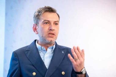 Conferinţa News.ro - Secretarul de stat în Ministerul Muncii Cristian Vasilcoiu: Soluţii pentru reducerea deficitului de forţă de muncă -  importul de forţă de muncă non UE şi digitalizarea / Ce au declarat experţi în HR şi reprezentanţi ai companiilor