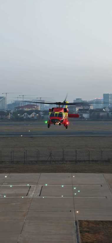 Al şaselea elicopter Black Hawk destinat intervenţiilor în situaţii de urgenţă a ajuns în România / Elicopterul destinat Poliţiei Române va ajunge în zilele următoare