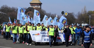 Poliţiştii pichetează sediul Ministerului de Interne, după două zile de protest la Ministerul Finanţelor 