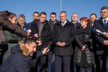 Nicolae Ciucă: Primul drum expres din România care asigură conectarea regiunii Olteniei cu Coridorul IV Pan-European se extinde acum cu încă un tronson care adaugă 31,7 kilometri celor 40 deja existenţi