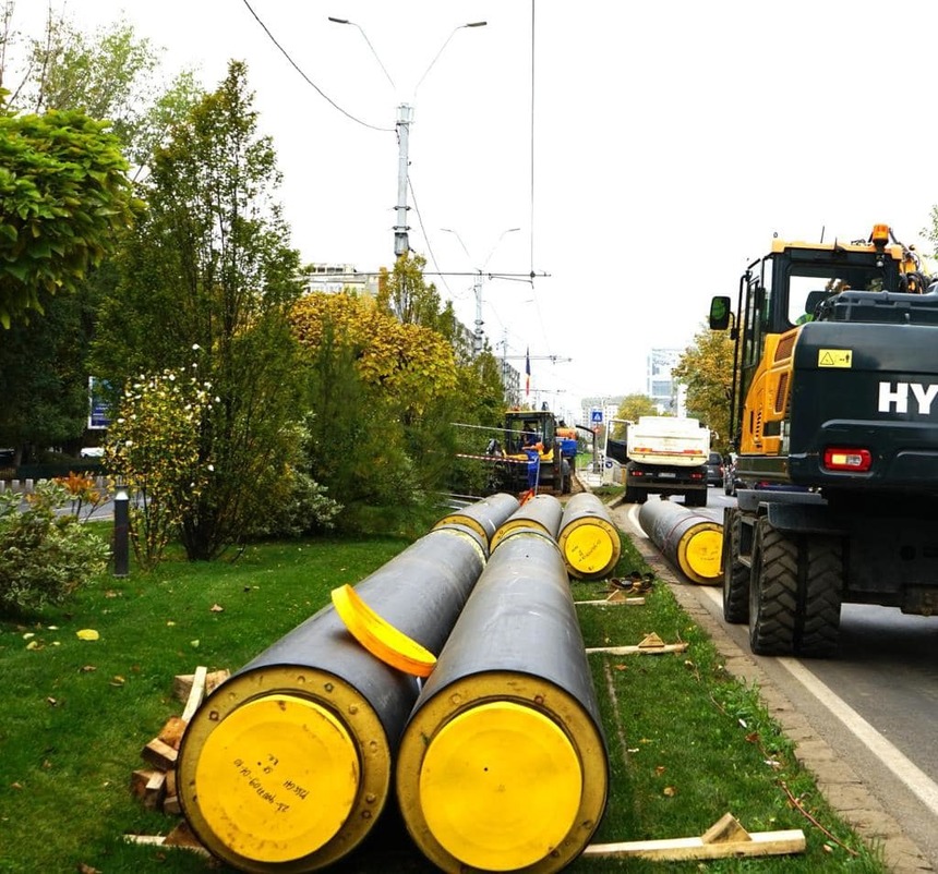 Nicuşor Dan anunţă că alţi 600 de metri de conductă nouă au fost înlocuiţi pe Magistrala I Vest, pe Bulevardul Timişoara / În mai puţin de 4 luni, lucrătorii au înlocuit peste 85% din totalul traseului de 3,6 km