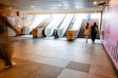 Nicuşor Dan a anunţat că scările rulante din pasajul pietonal de la Universitate vor fi curând funcţionale / Au fost cumpărate opt scări rulante noi, care vor fi instalate în 2024
