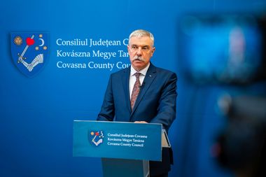 Şeful CJ Covasna: Cu două săptămâni înainte de a intra în vigoare a fost amânat termenul de reorganizare a instituţiilor publice/ Acum există o mare confuzie/ S-a luat o decizie la kilogram; administraţia centrală, inimaginabil de uriaşă, merge bine mersi