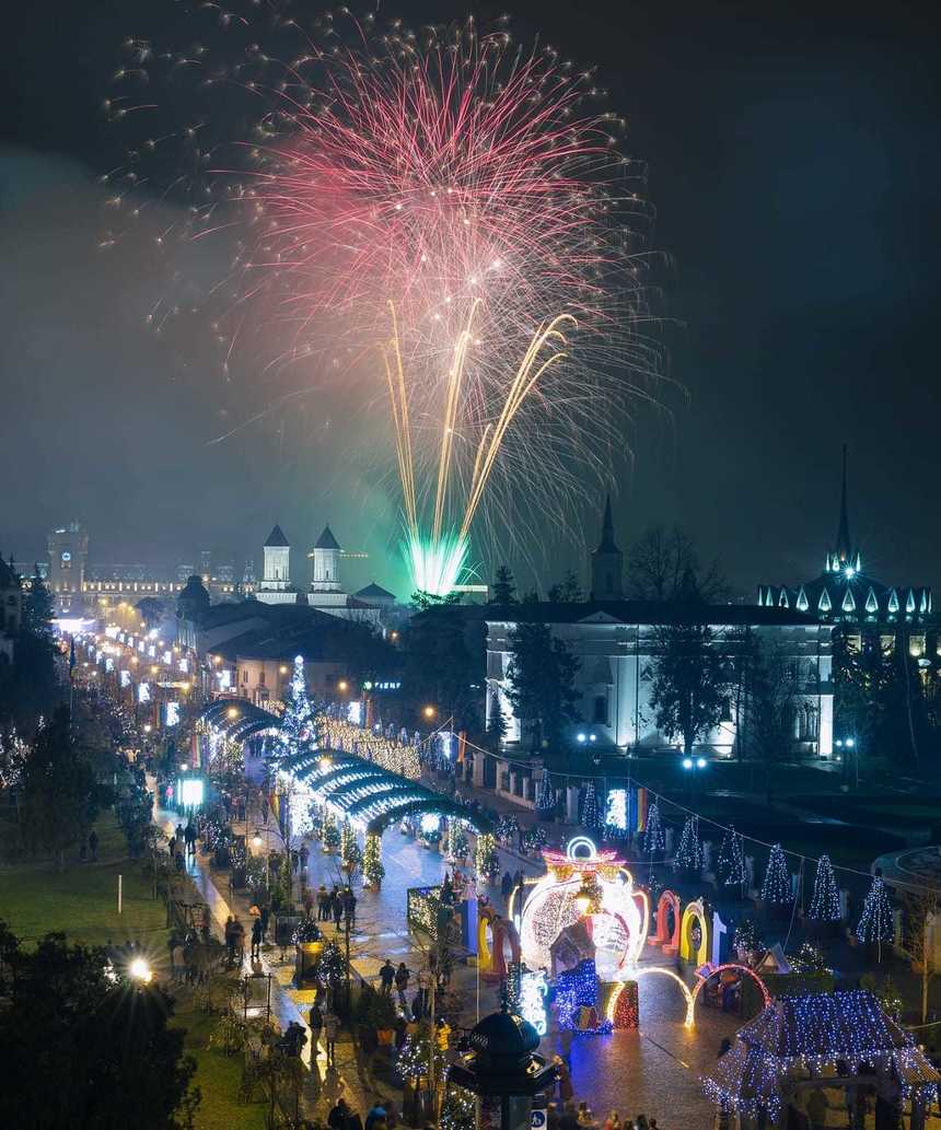 Revelionul organizat de Primăria Iaşi în centrul oraşului va costa aproximativ 73.000 de euro / Focul de artificii va dura zece minute, urmând a fi lansate 2.000 de lovituri