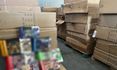 Jucării susceptibile a fi contrafăcute în valoare de peste un milion de lei, descoperite de poliţiştii de frontieră în Portul Constanţa 