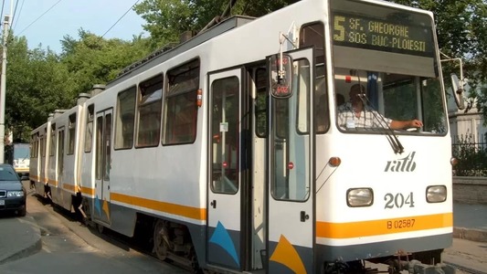 Două tramvaie s-au ciocnit pe Şoseaua Ştefan cel Mare din Bucureşti / Ambii vatmani şi un călător au fost transportaţi la spital
