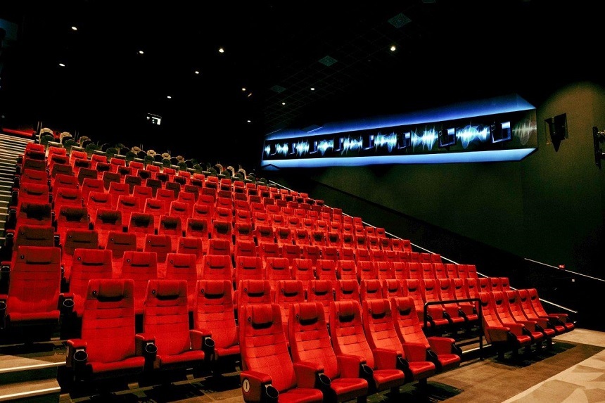Patru tineri s-au luat la bătaie într-un cinematograf din Sectorul 6, pe motiv că nu a fost respectat rândul pentru intrarea în sala de cinema