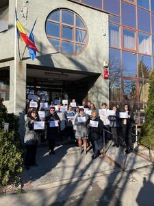 Protest spontan la Casa Judeţeană de Pensii Timiş / Angajaţii spun că Guvernul le dă firimituri
