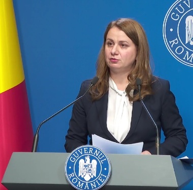 Guvernul a adoptat, joi, ordonanţa de urgenţă cu măsuri privind salarizarea personalului din învăţământ şi din alte sectoare bugetare / Ea prevede majorarea salariilor pentru profesori şi personalul din educaţie