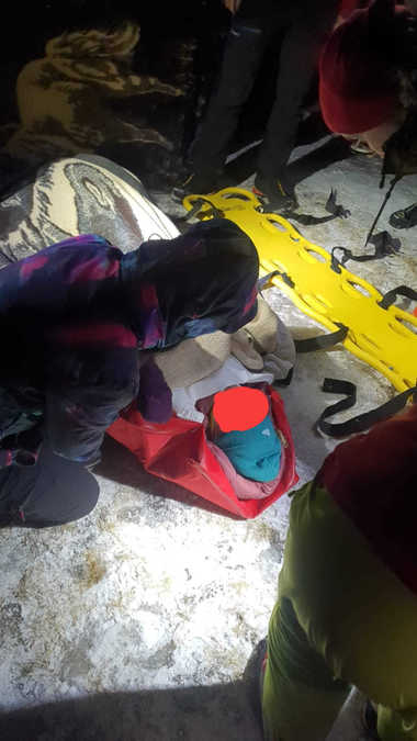 Salvamont: Prima zi din an, o zi cu zeci de accidente montane, multe pe domeniile de practicare a schiului şi săniuşului, dar şi cu persoane rătăcite, accidente de ATV sau accidentate în zona alpina înaltă