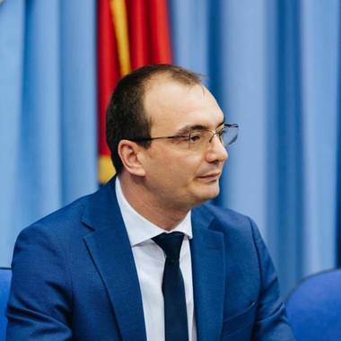 Prefectul de Gorj acuză managerul Spitalului Judeţean de „contra-performanţă criminală”, în condiţiile în care la nivelul spitalului nu sunt asigurate gărzile de către medici cardiologi