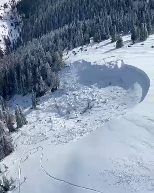 Meteorologii avertizează asupra riscului însemnat de avalanşă în Munţii Rodnei / Strat de zăpadă de 74 de cm la Bâlea Lac