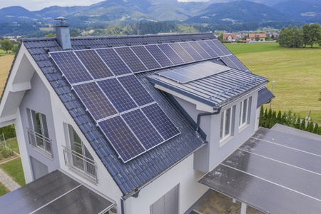 Ministrul Proiectelor Europene anunţă un nou program pentru instalarea de panouri fotovoltaice, derulat cu fonduri prin PNRR. Care sunt condiţiile şi ce valoare au voucherele