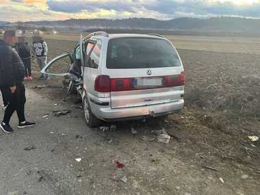 Suceava: Un accident între două maşini a avut loc în zona localităţii Capu Câmpului / Doi adulţi şi un minor au fost răniţi 