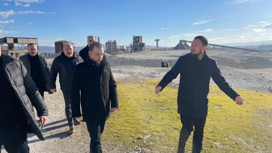 Ministrul Mediului, vizită la depozitul de deşeuri industriale periculoase de fosfogips Sofert Bacău, care se intinde pe 16 hectare, pentru care plătim 18000 de euro/zi: Urmează să se emită acordul de mediu pentru ecologizarea lui