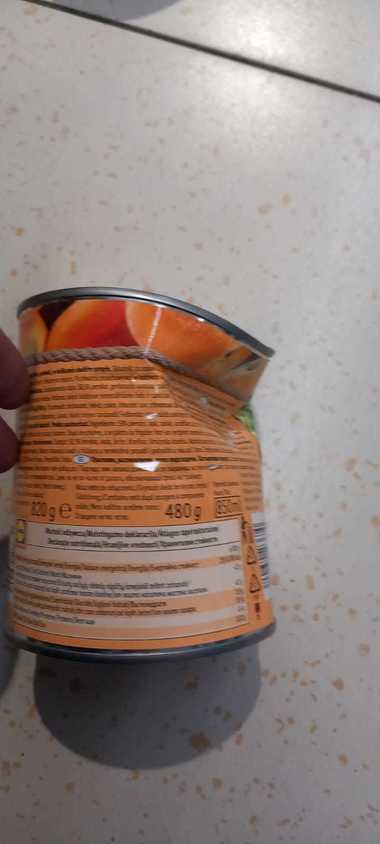 Un supermarket Mega Image şi unul Lidl, închise temporar de comisarii ANPC/ Au fost găsite legume şi fructe stricate şi frigidere murdare - FOTO, VIDEO