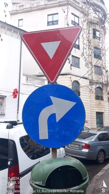 Nicuşor Dan: Au fost înlocuite indicatoarele rutiere vandalizate din centrul Capitalei. Până la sfârşitul săptămânii se vor schimba peste 80 de indicatoare rutiere