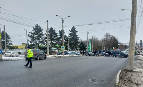A patra zi de protest al transportatorilor şi fermierilor. Sunt din nou coloane de autovehicule la Afumaţi, în apropiere de Bucureşti / Baraje la Suceava pentru ca autovehiculele de mare tonaj să nu intre în oraş / Protest şi pe centura Timişoarei
