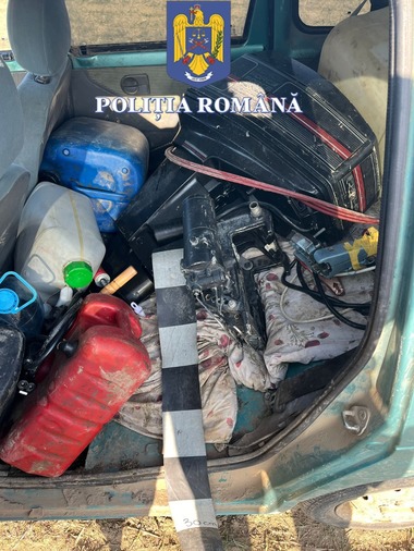Constanţa: Foc de armă pentru prinderea unui şofer care fugise de un poliţist / Bărbatul nu avea permis, iar în autoturism au fost găsite un motor de barcă şi mai multe bidoane goale care miroseau a benzină 