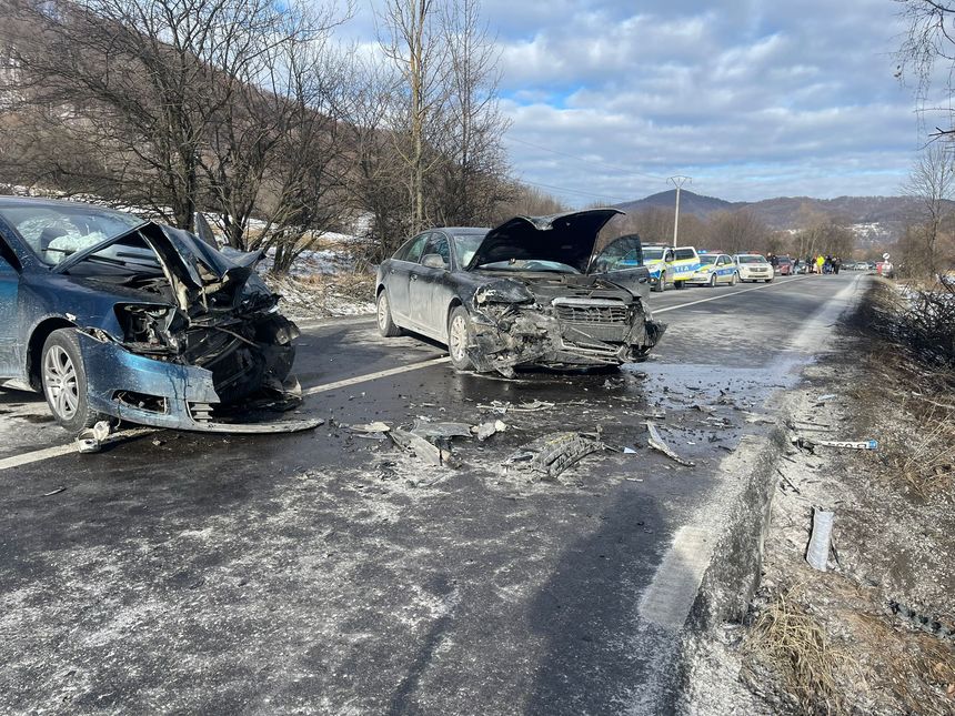 UPDATE Braşov: Drumul naţional 73A, blocat între Predeal şi Râşnov, în urma unui accident rutier / Circulaţia a fost reluată, însă este aglomeraţie pe ambele sensuri de mers