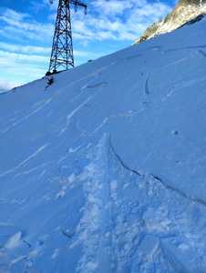 Avertisment al specialiştilor – În zona montană înaltă din Munţii Făgăraş s-au format plăci de vânt, stratul de zăpadă fiind instabil / Aceste zone de acumulare trebuie evitate, iar la alegerea rutei trebuie ţinut cont şi de teren

