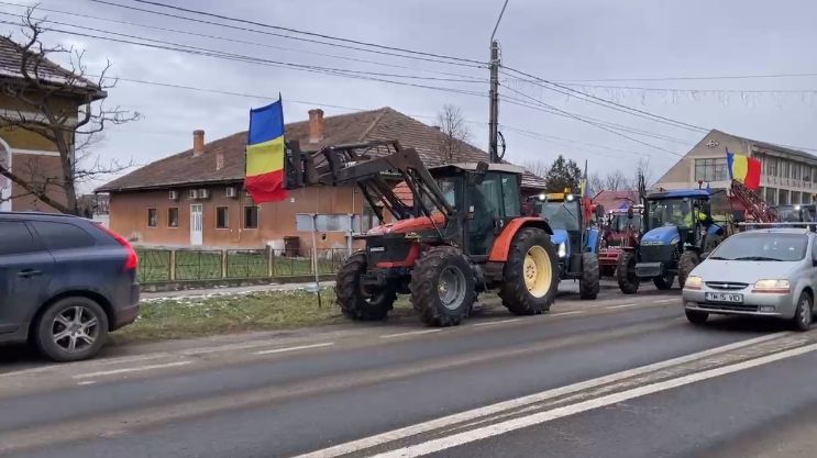 Timiş: Aproximativ 25 de tractoare şi 25 de maşini protestează pe drumul spre Punctul de Trecere a Frontierei Moraviţa, spre Serbia