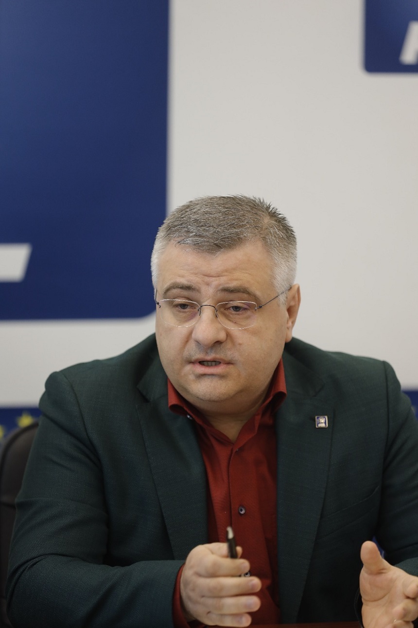 Buzău - Senatorul liberal Vlad Pufu critică proiectul desfăşurat de primarul social-democrat Constantin Toma pe principalul bulevard din oraş: Este un bluf, un eşec total