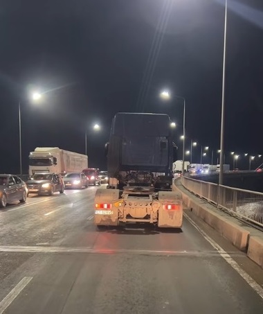 Nou protest al transportatorilor, la Constanţa/ Camioanele şi autoturismele au mărşăluit prin municipiu şi prin zona portuară