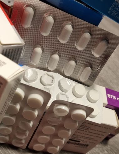 Ministerul Sănătăţii: Medicamentele antibiotice şi antifungice de uz sistemic, eliberate de farmacii doar pe baza unei prescripţii medicale/ Farmaciile, obligate să raporteze zilnic toate medicamentele din această categorie eliberate