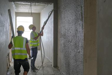 Primăria Braşov vrea să încheie un contract pe şapte ani pentru închirierea unor spaţii în care să înveţe elevii ale căror şcoli sunt în reabilitare/ Valoarea contractului este de 2,5 milioane de euro plus TVA