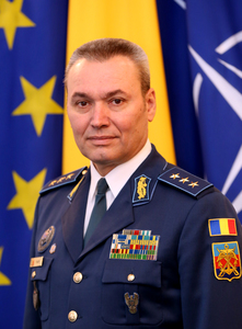 Klaus Iohannis a trecut în rezervă doi angajaţi din Ministerul Apărării Naţionale / Printre ei se numără şi reprezentantul militar al României la NATO şi UE