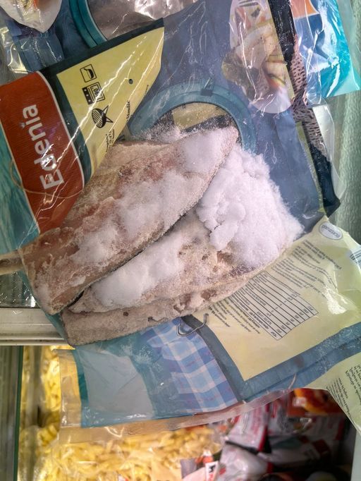 Comisarii ANPC au amendat cu cinci milioane de lei peste 230 de magazine Mega Image controlate/ Mai multe unităţi au fost închise temporar din cauza neregulilor, printre care alimente expirate, cuptoare murdare, fructe şi legume cu mucegai şi pete - FOTO, VIDEO