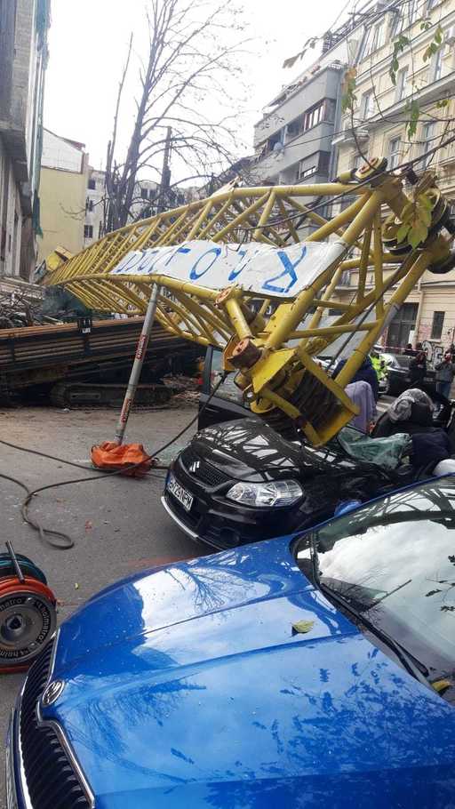 Olt: Un bărbat de 35 de ani a murit în urma unui accident de muncă după ce a fost lovit de braţul unei macarale 
