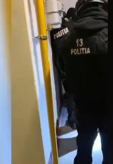 Braşov: Trei persoane au fost arestate preventiv pentru 30 de zile, pentru trafic de droguri / Ele sunt acuzate că au vândut canabis şi MDMA, pentru sume cuprinse între 40 şi 900 lei - VIDEO