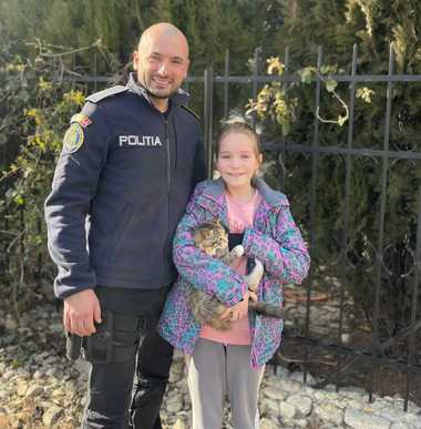 IPJ Constanţa relatează cum a fost găsită pisicuţa unei fetiţe de nouă ani, care plecase de acasă 
