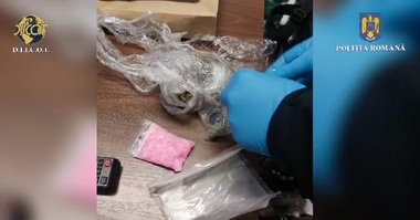 Braşov: Tânăr arestat, după ce a fost prins drogat la volan şi cu mai multe droguri / El avea permisul suspendat pentru că fusese prins conducând sub influenţa substanţelor psihoactive - VIDEO