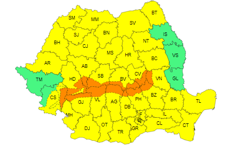 Cod galben privind intensificări ale vântului şi ploi în cea mai mare parte a ţării, până marţi dimineaţă/ Cod portocaliu de viscol, în zona montană înaltă/ Vreme deosebit de caldă în Bucureşti