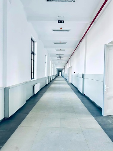Buzău: Peste o mie de elevi ai Colegiului Naţional ”Mihai Eminescu” învaţă de o săptămână online, întrucât spaţiul unde îşi desfăşurau cursurile nu are apă potabilă
