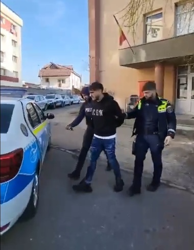 UPDATE - Un tânăr de 21 de ani, care ar face parte din clanul interlop Ştoacă, şi-a agresat fizic concubina, timp de mai multe ore, în prezenţa fetei lor, în vârstă de 5 luni / El a fost arestat pentru 30 de zile - VIDEO