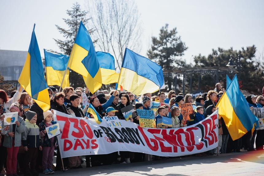 Constanţa: Peste 1.000 de refugiaţi ucraineni au protestat în faţa sediului Consulatului Federaţiei Ruse - FOTO