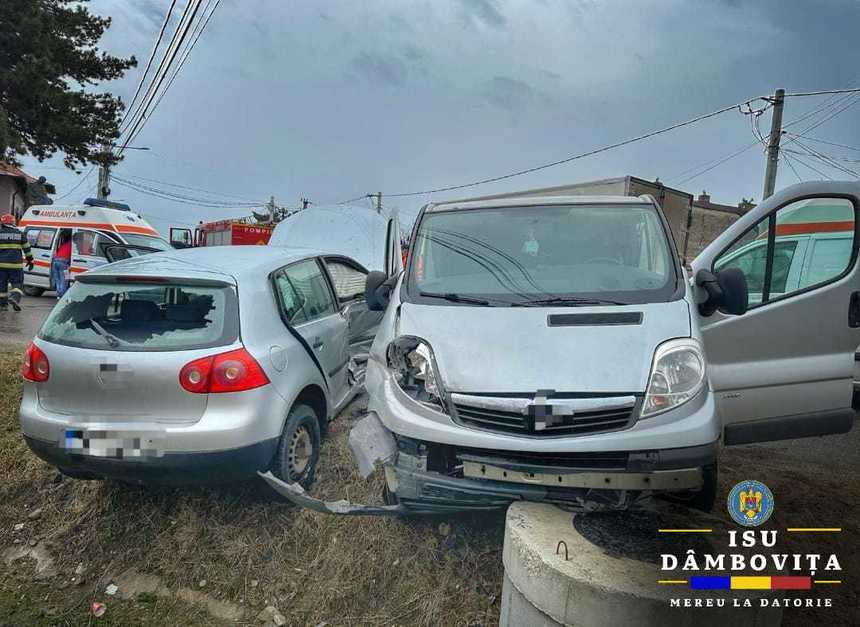 Dâmboviţa: Cinci persoane, între care un copil de cinci ani, la spital în urma unui accident rutier