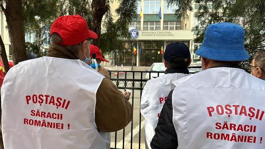 Protest al poştaşilor în faţa Ministerului Cercetării, Inovării şi Digitalizării / Sindicaliştii reclamă ”politica managerială dezastroasă” - FOTO/ VIDEO