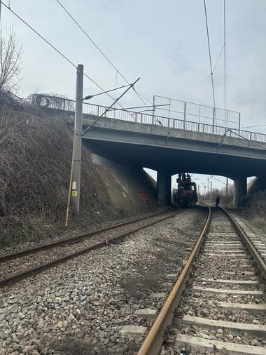 UPDATE - Circulaţie feroviară oprită temporar pe relaţia Chiajna - Grădinari, din cauza unui deranjament/ Trenurile au staţionat, până la remediere, în gările Chiajna, Bucureştii Noi şi Grădinari